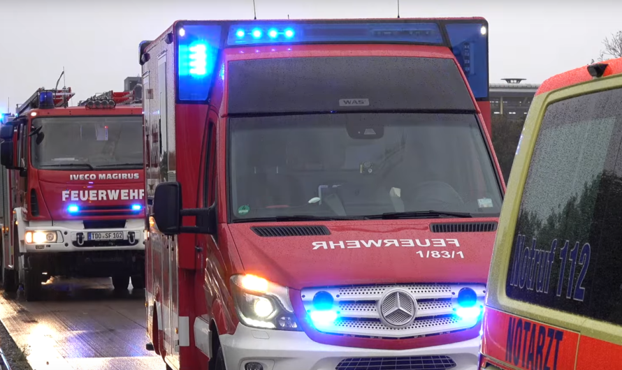 ++ A14: AQUAPLANING UNFALL ++ Feuerwehr Schkeuditz & RTW Flughafen Leipzig Halle vor Ort – [E]