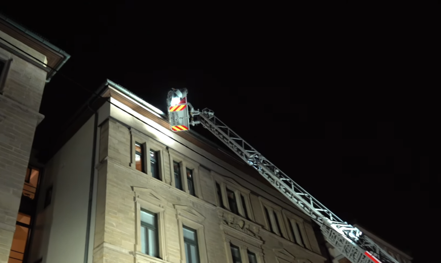 2. ALARM in STUTTGART WEST – [ ð¥ Feuer in der Dachgeschosswohnung] – Brandausbreitung verhindert