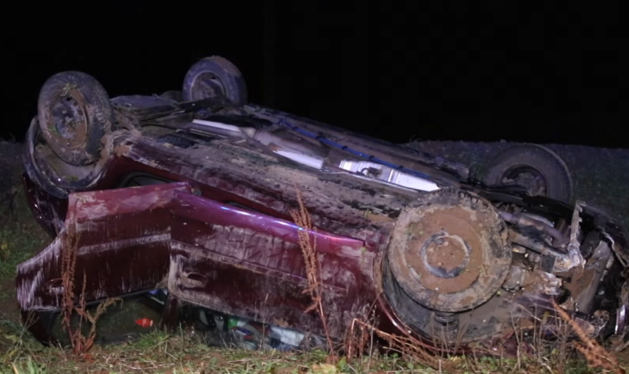 ð Nach Ausweichmanöver überschlagen ð – PKW KOMMT BEI PLÜDERHAUSEN VON B29 AB