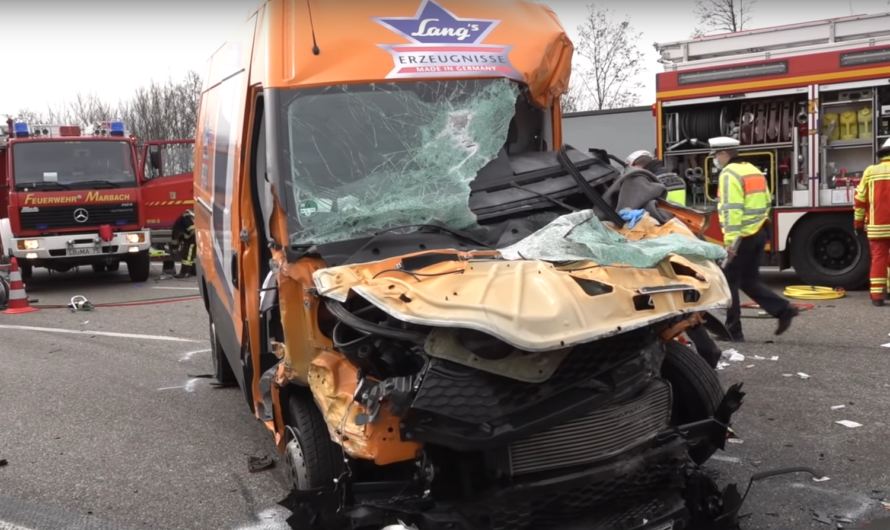 A81: ðððð Schwerer Crash – Fahrer eingeklemmt – Rettung durch Feuerwehr Marbach | Pleidelsheim [E]