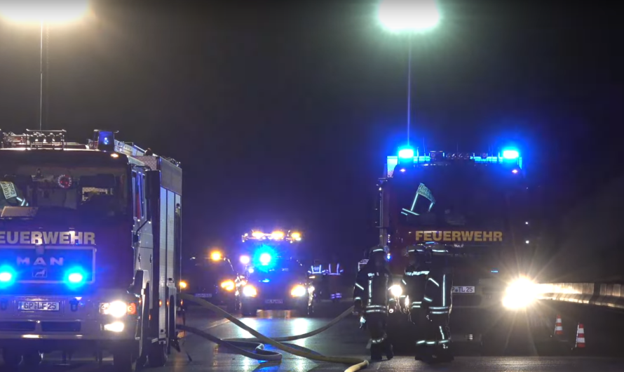 ❌ A8: LKW-Brand | ð Feuerwehr Gruibingen & Wiesensteig im Brandeinsatz + Bergung & Fahrbahnreinigung