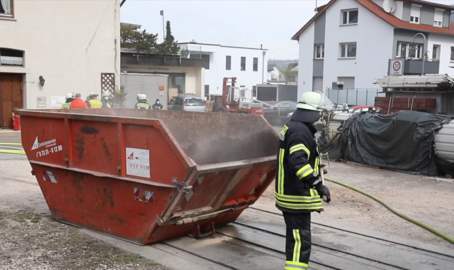 Brand im Spänebunker von Schreinerei ð Feuerwehr Kuchen & Geislingen mit langwierigen Löscharbeiten