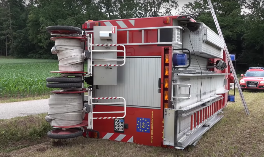 ð´ Löschfahrzeug auf Einsatzfahrt umgekippt ð´ ð¥ Brandeinsatz Feuerwehr Leinfelden-Echterdingen ð