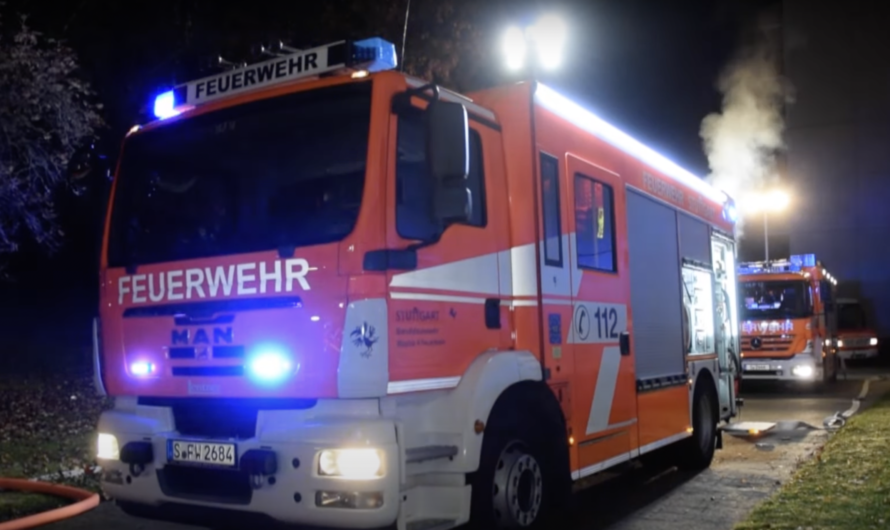 ð¥ Feuer im Hochaus ð¥ [ 3. Alarm Feuerwehr Stuttgart ð ] 1 Schwerverletzter aus Wohnung gerettet ð