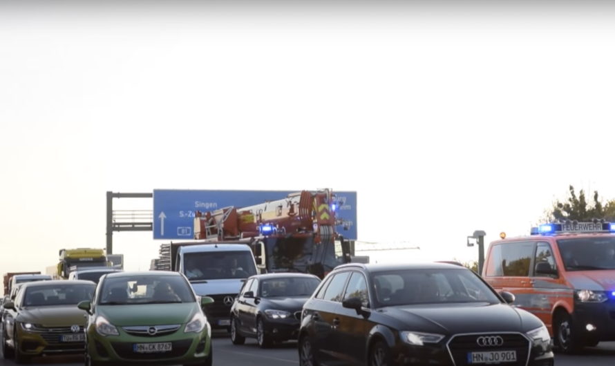 ð´ Unfall A81 ▶️ 4 LKW ð Überlandhilfe Feuerwehrkran Stuttgart ð Massives Verkehrschaos Ludwigsburg
