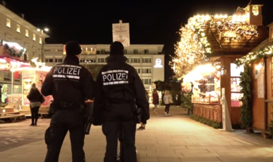 🦠👮‍♂️ Kontrollen der Polizei zur Maskenpflicht & 2G+ Regel auf Weihnachtsmarkt in Karlsruhe 🦠👮‍♂️