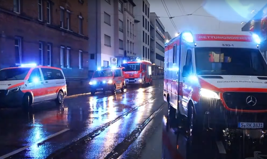 ð¨ 4 Schwerverletzte nach Crash in Stuttgart ðð mehrere Rettungswagen & Notärzte im Einsatz ðð