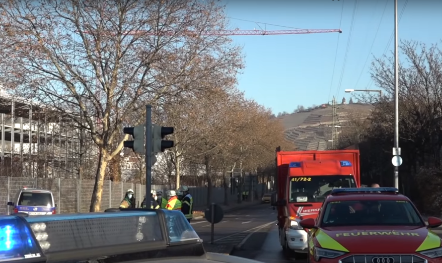 ⚡️ Baukran berührt Hochspannungsleitung ⚡️ 🚒 Feuerwehr Stuttgart & Werkfeuerwehr im Einsatz 🚒