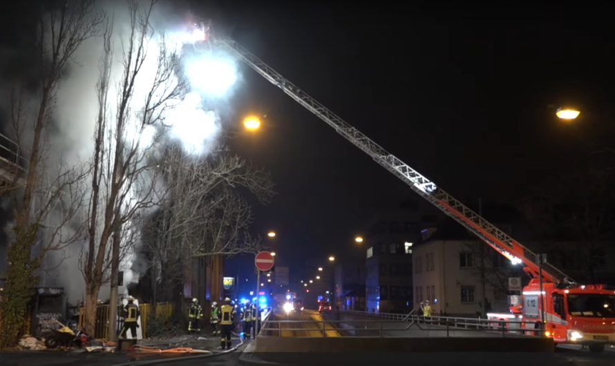 [2. Alarm] ð¥ Feuerwehr Stuttgart setzt 4 Löschrohre gegen das Feuer ein ð¥➕ð Prototyp I-Dienst ð