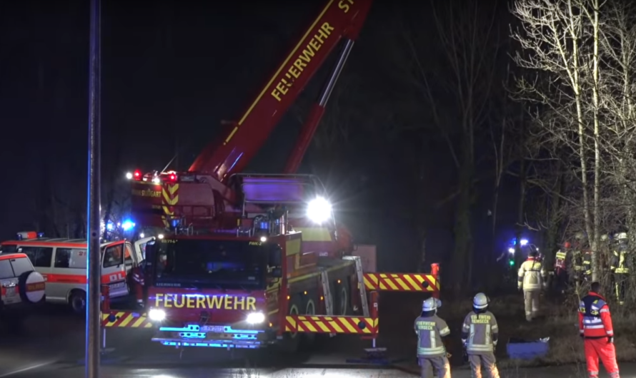 ❌ Dramatischer Unfall – GLC landet im Neckar ❌ Fahrer hilft Beifahrerin aus PKW & verstirbt 🚒Remseck