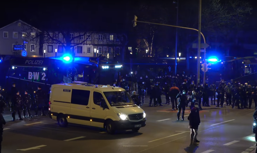 🚔 Reutlingen: Großer Polizeieinsatz 🚔 ➕ Blaulicht & Sirenen ➕ Wasserwerfer ➕ Versammlungsverbot 🚓