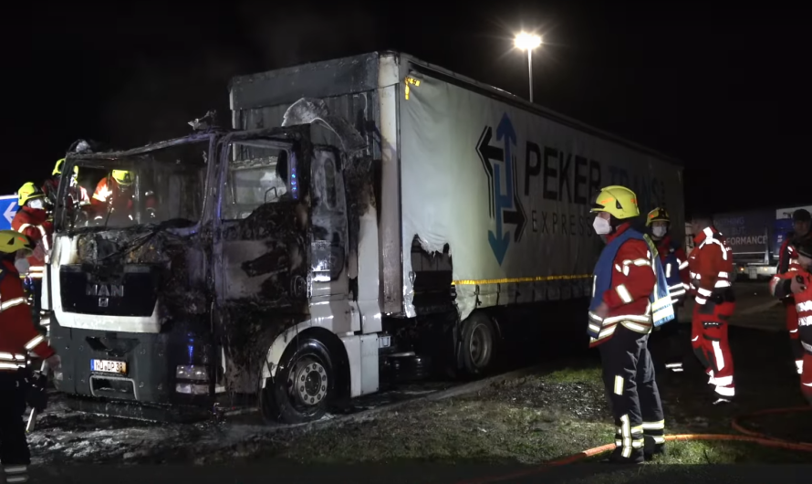 ð¥ LKW-Brand ð¥ Fahrerkabine komplett ausgebrannt ð Löscharbeiten Feuerwehr Niefern-Öschelbronn ð