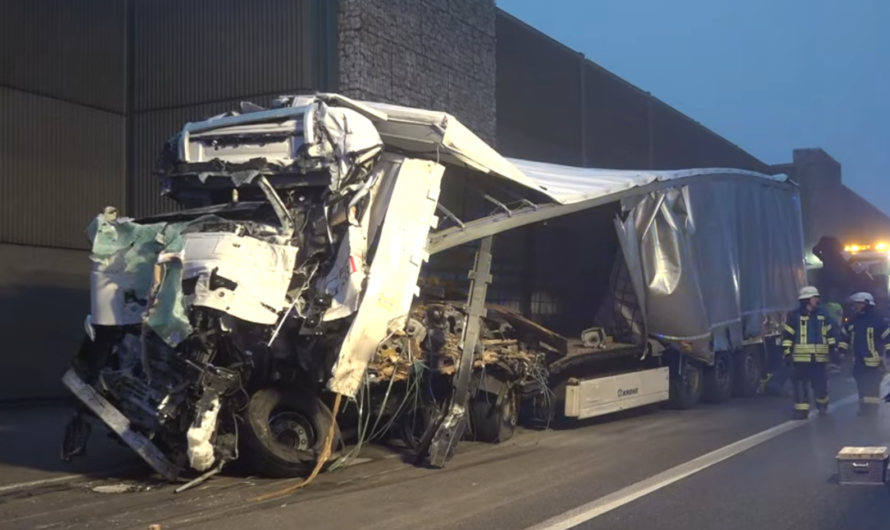 ❌ A8: Heftiger & Tödlicher LKW-Unfall ❌ Rettung Fahrer erst nicht möglich ð Vollsperrung + Bergung