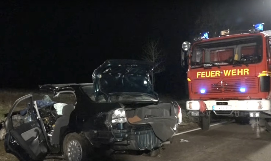 📌 Im PKW eingeklemmt 📌 | 🚒 Feuerwehr Besigheim befreit Fahrer 🚒 | 🚑 Notarzt versorgt Verletzten 🚑