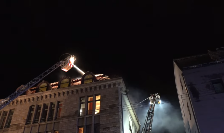 ð¥ Feuer im Dachstuhl mit Funkenflug ð¥ 2. Alarm ð Feuerwehr kann Brandausbreitung verhindern ð