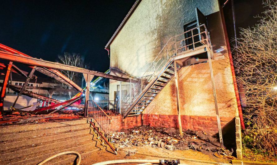 ❗️ Große Gefahr für Schule & Stadthalle ❗️ð¥ Feuer greift über ð Feuerwehr Großeinsatz in Nagold￼