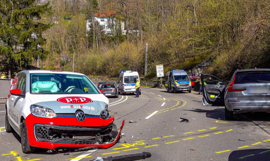 ð B27: Crash mit Polizeifahrzeug ð | 4 Verletzte ð VW kracht in Gegenverkehr | Bergung + Stau