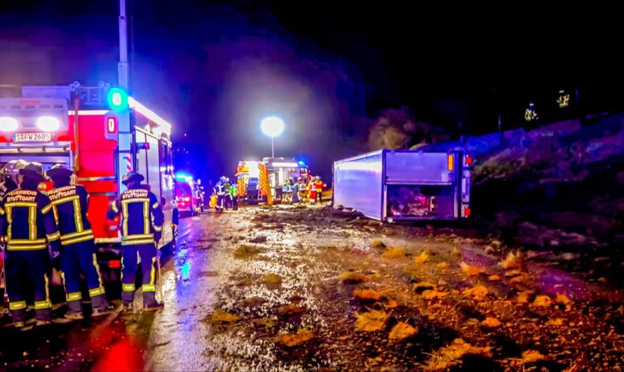 ð A8: Tödlicher LKW Unfall ð Feuerwehr Stuttgart & Flughafenfeuerwehr bergen Fahrer (18.02.2020)
