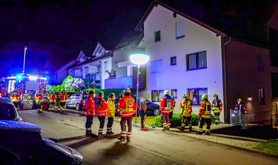 ð¥ Explosion im Mehrfamilienhaus ð¥ Nachbar hilft bei Evakuierung ð Feuerwehr +  Netze BW vor Ort ð