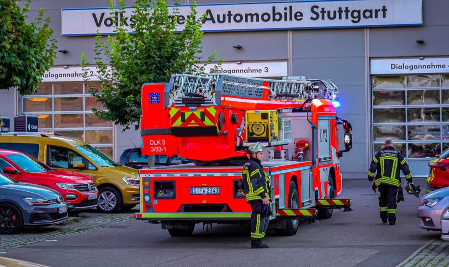 ð¨ Feueralarm im Volkswagen Autohaus ð¨ | ð Etliche Einsatzfahrzeuge rücken in S-Wangen an… ð (Videodoku vom 14.07.2022)