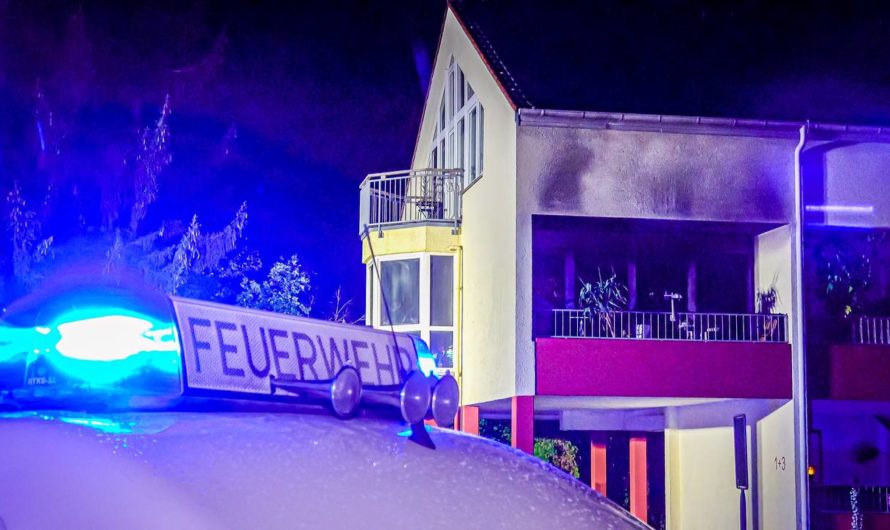 ❌ Tödlicher Wohnungsvollbrand ❌ | ð¨‍ð  Feuerwehrmann verletzt  ð – Ca. 60 Einsatzkräfte im Einsatz (Videodoku vom 22.07.2022)