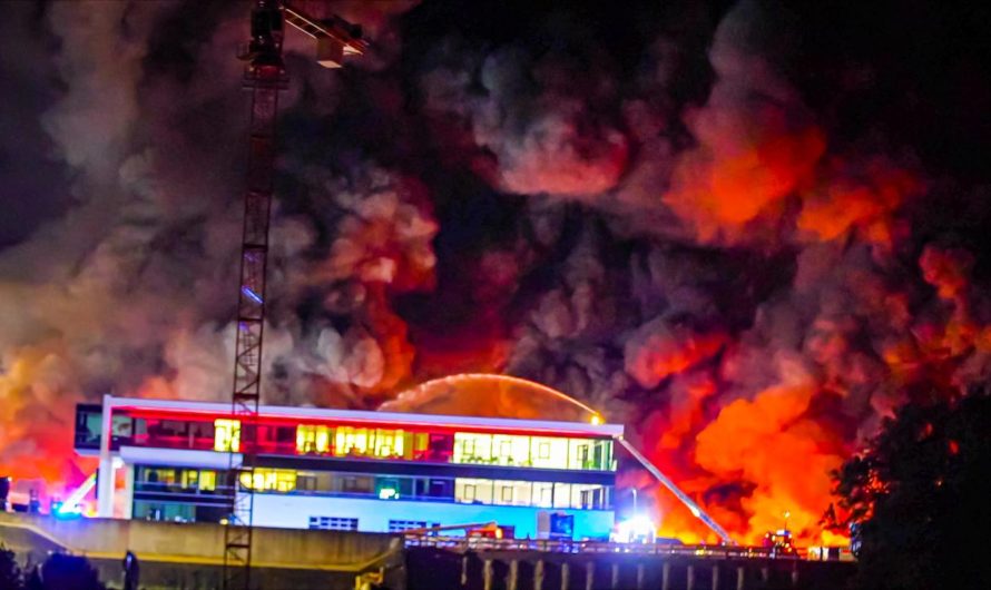 ð¥ð¥  VORSCHAUVIDEO:  Feuerhölle bei Reifengroßhändler  ð¥ð¥ | Feuerwehr kämpft gegen massive Flammen an (Videodoku vom 23.07.2022)