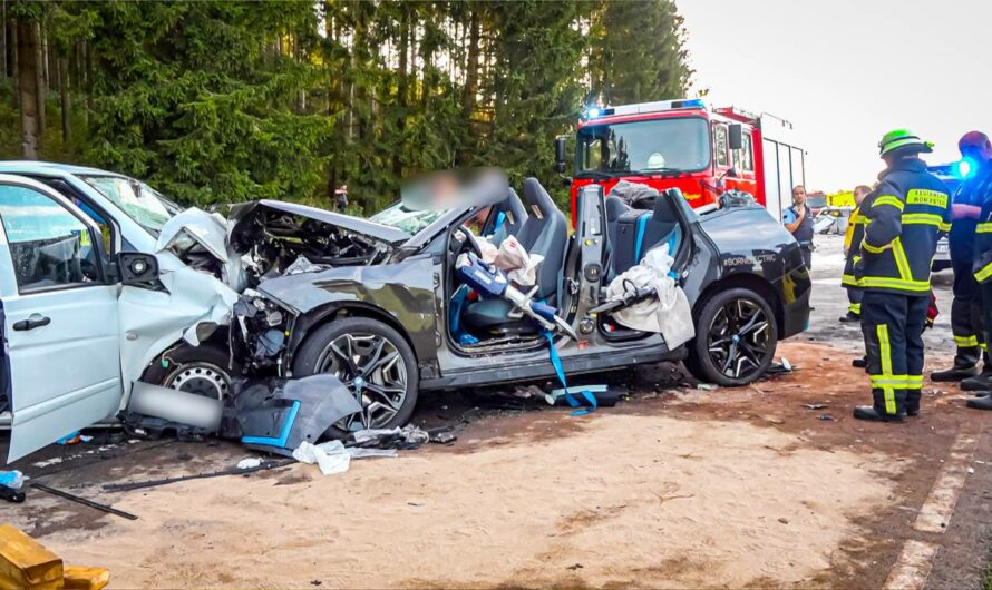 ❌  Schlachtfeld von Autowracks nach tödlichen Crash  ❌ | ð  9 Verletzte | ð Testfahrzeug verwickelt