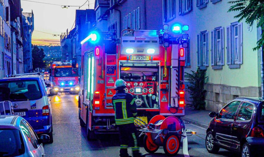 ð¥  Brand 4 – Küchenbrand in Bad Cannstatt  ð¥ | ð  4 Verletzte Bewohner | ð  Feuerwehr löscht Brand