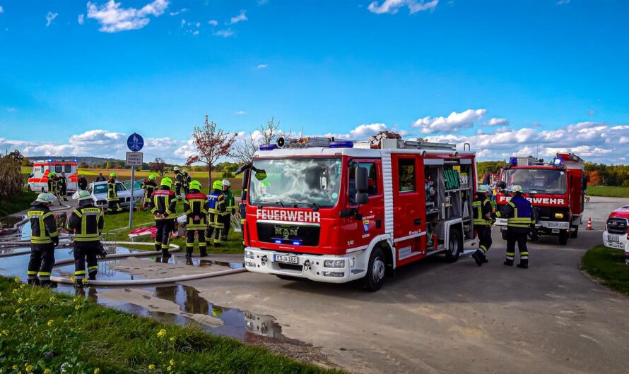 ð ð¨  Feuer & Rettung am PKW  ð¨ ð  | Mehrere Feuerwehren löschen & retten – Verwaltungsverbandsübung