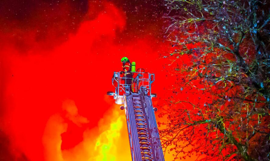 ð¥  Großbrand – Vollbrand Wohnhaus & Pferdehof  ð¥ | ð  Feuerwehr mit massiven Löscharbeiten  ð
