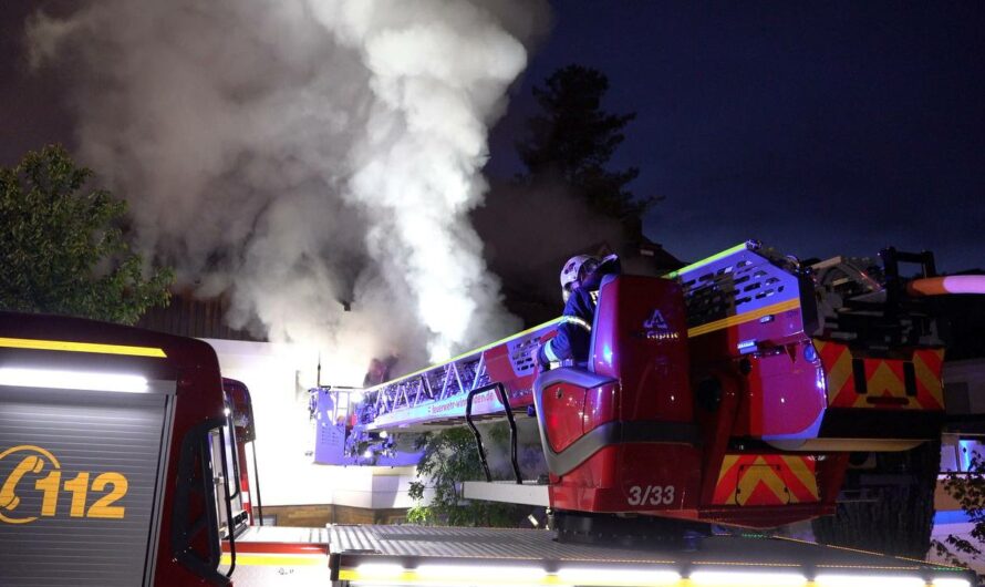 ❌  Tödlicher Brand  ❌ | ð  Zimmer im Vollbrand  ð | Feuerwehr rettet Person aus Haus