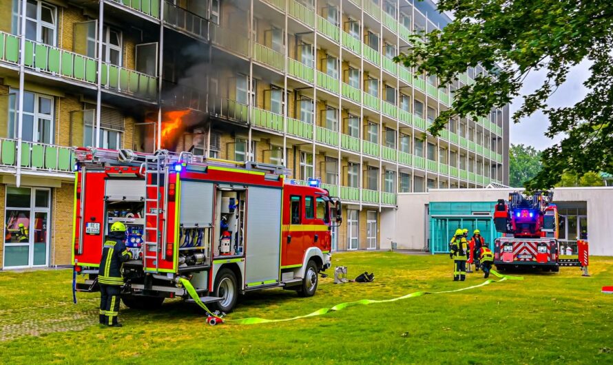 ð  Mega Großalarm bei Feuer in Klinik  ð | ð¥  300 Feuerwehrleute im Einsatz  ð 
