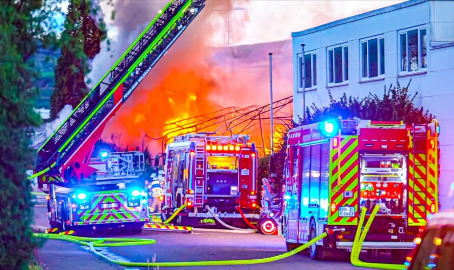ð¥  Großbrand: Massive Flammen & Rauch  ð¥ | ð¥  Mehrere Feuerwehren bekämpfen Firmenbrand  ð¥