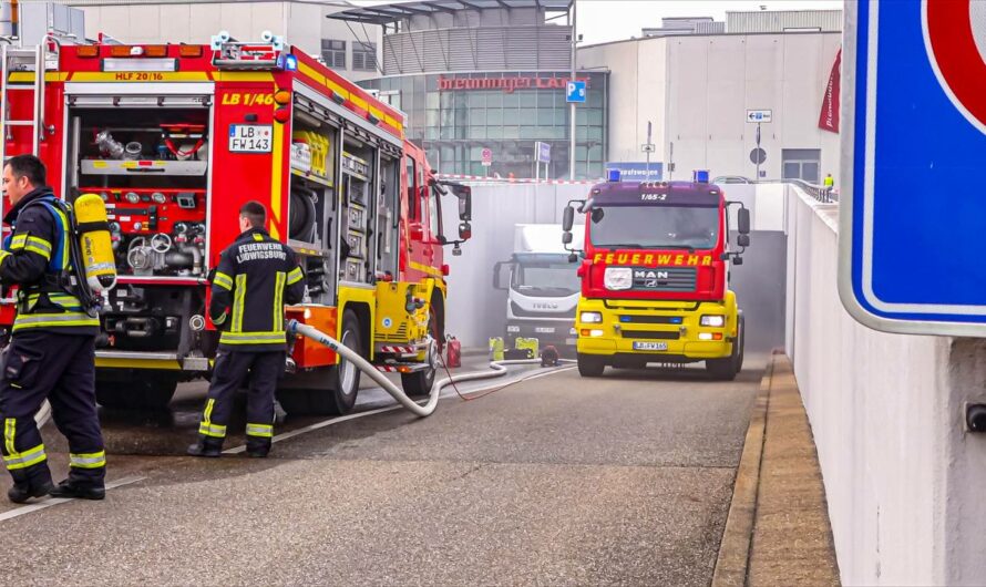 ð¥  Feuerwehr im Großeinsatz bei Brand im Breuningerland  ð¥ | ð  300 Personen evakuiert  ð 