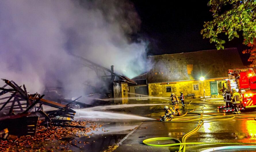 ð¥ð¥  GROSSBRAND PFERDEHOF  ð¥ð¥ | Mehrere Feuerwehren bekämpfen Brand auf Gutshof