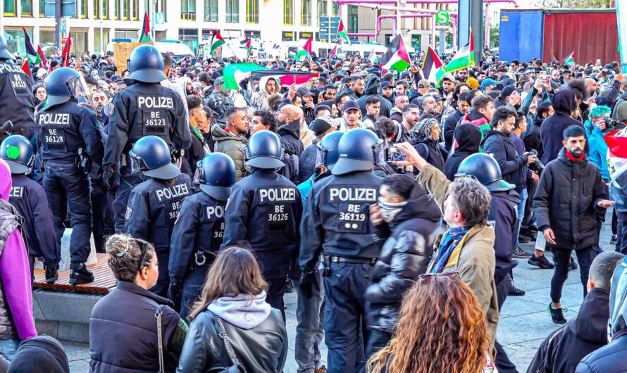 ð¨  VERBOTENE VERSAMMLUNG  ð¨ | ð  Polizeigroßeinsatz am Potsdamer Platz  ð |  Anti-Israel Demo