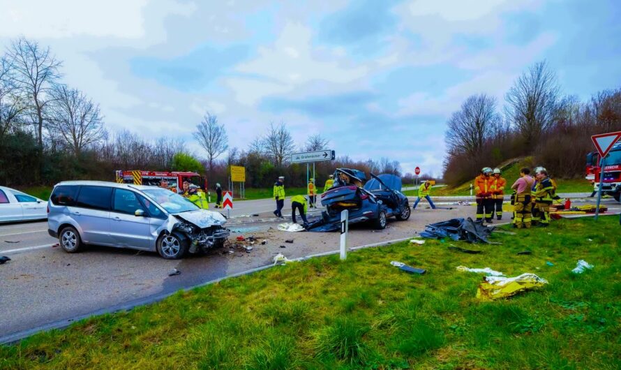 ❌  HORROR-UNFALL mit 2 TOTEN  ❌ | ð  Ford Van rammt Kia – Fahrzeug total zerstört  ð