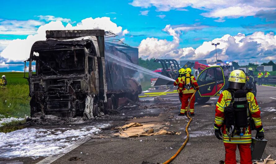 ⛔️ A81: MEGA-STAU WEGEN LKW IM VOLLBRAND ⛔️ | ð¥ Mehrere Feuerwehren im Löscheinsatz ð