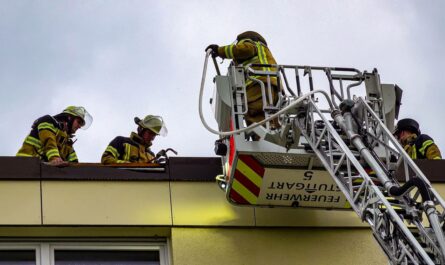 ð¥ BRAND auf HOCHHAUSDACH - SWR DOKU COMING SOON ð¥ | ð Löscharbeiten mit Drehleiter ð