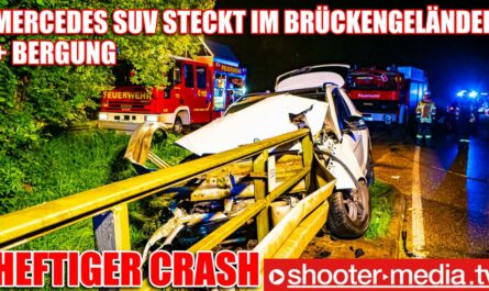 ð´ HEFTIGER CRASH mit SUV ð´ | ð Mercedes steckt im Brückengeländer fest ð