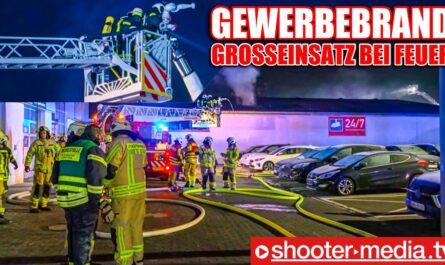 ð¥ð¥ GEWERBEBRAND: FLAMMEN IN HALLE ð¥ð¥ | Großeinsatz mit Brandbekämpfung von 2 Seiten